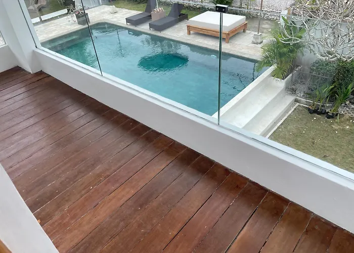 Villa Hola & Lofts *