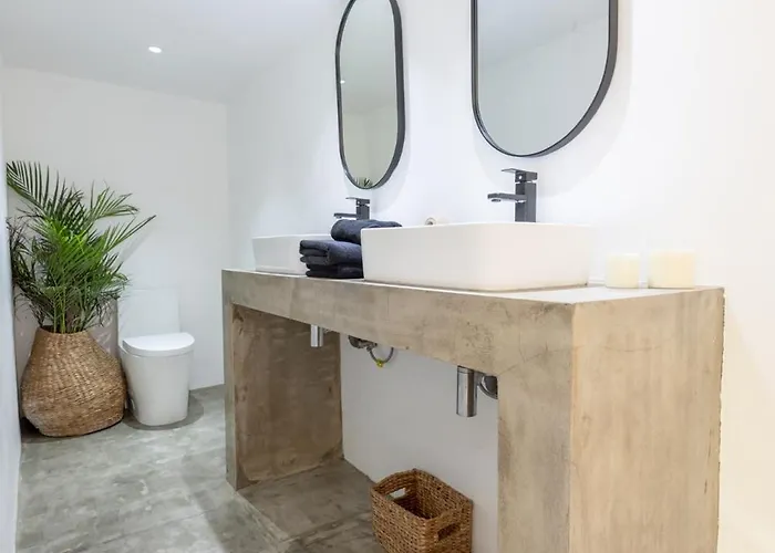 Villa Hola & Lofts