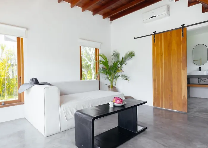 Villa Hola & Lofts