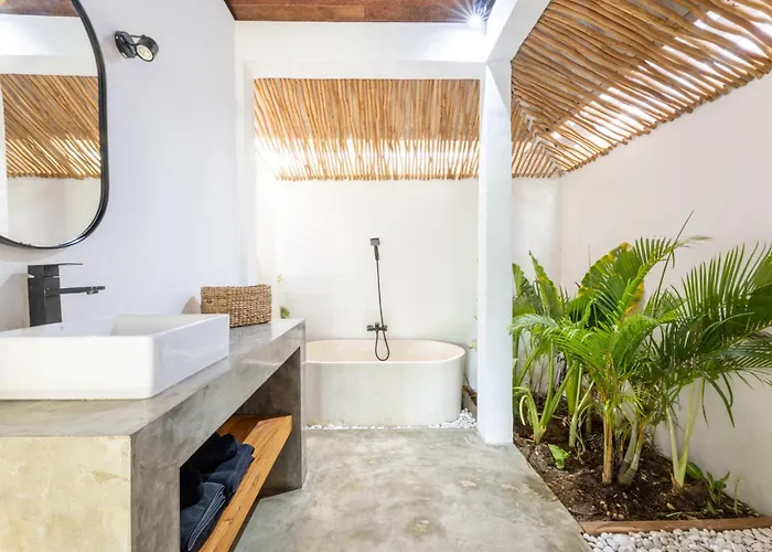 Villa Hola & Lofts *