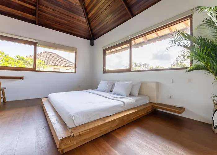 Hola & Lofts Villa Uluwatu (Bali)