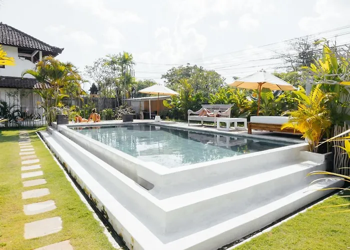 Villa Hola & Lofts *
